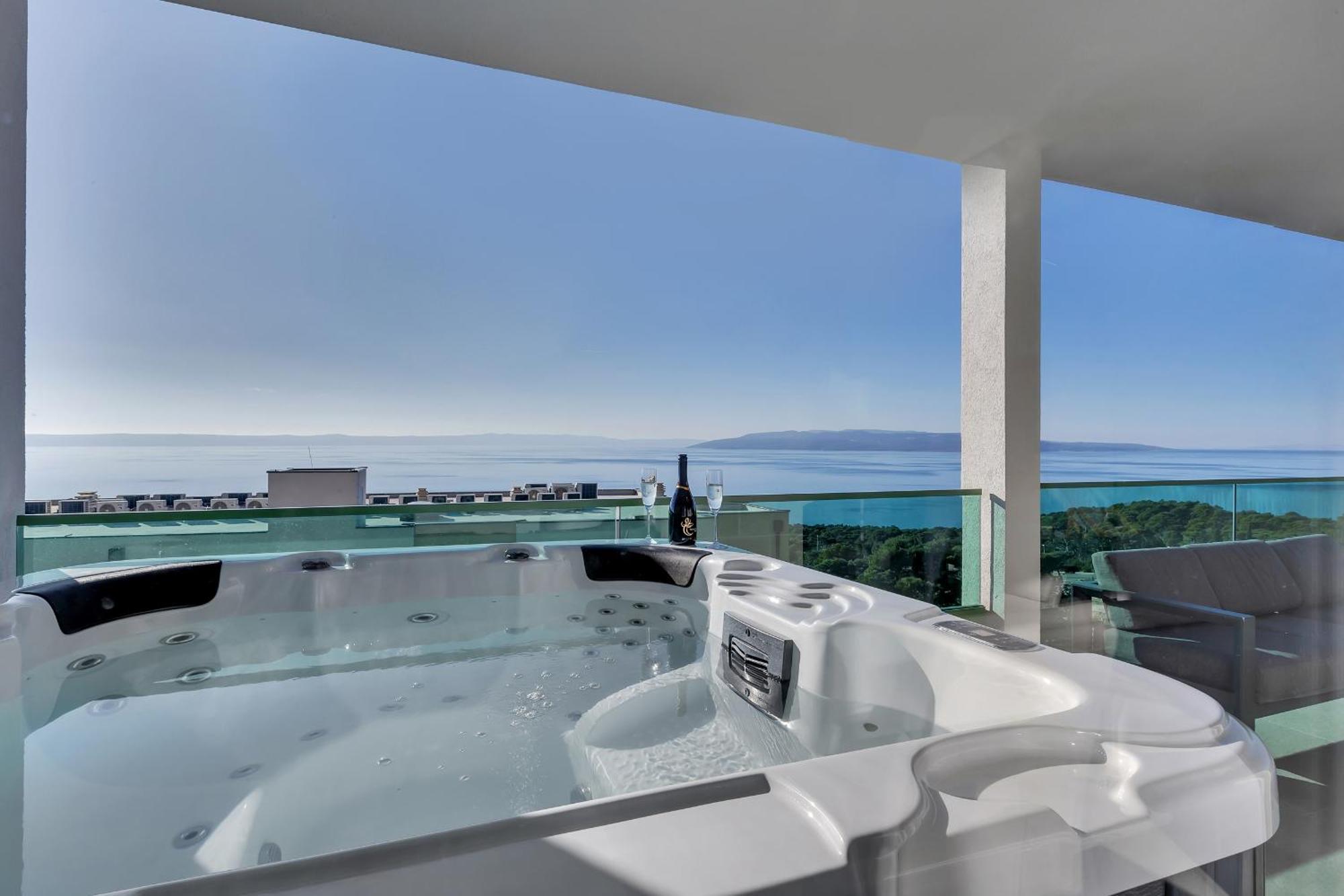 Ferienwohnung Exclusive Penthouse Big Blue With Private Jacuzzi Makarska Exterior foto