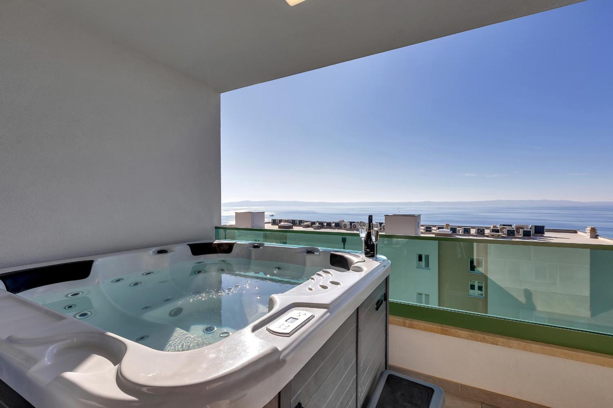 Ferienwohnung Exclusive Penthouse Big Blue With Private Jacuzzi Makarska Exterior foto