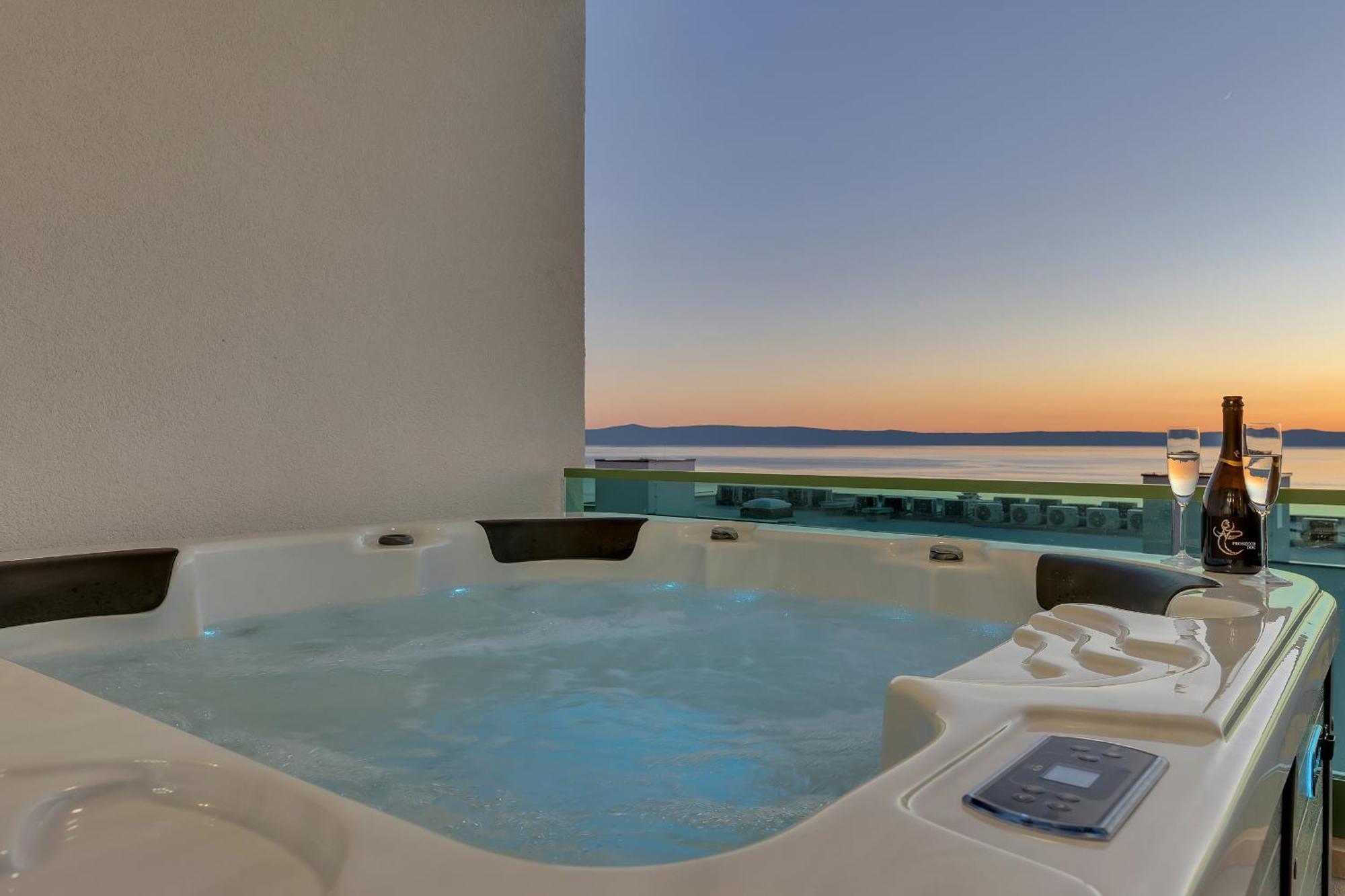 Ferienwohnung Exclusive Penthouse Big Blue With Private Jacuzzi Makarska Exterior foto