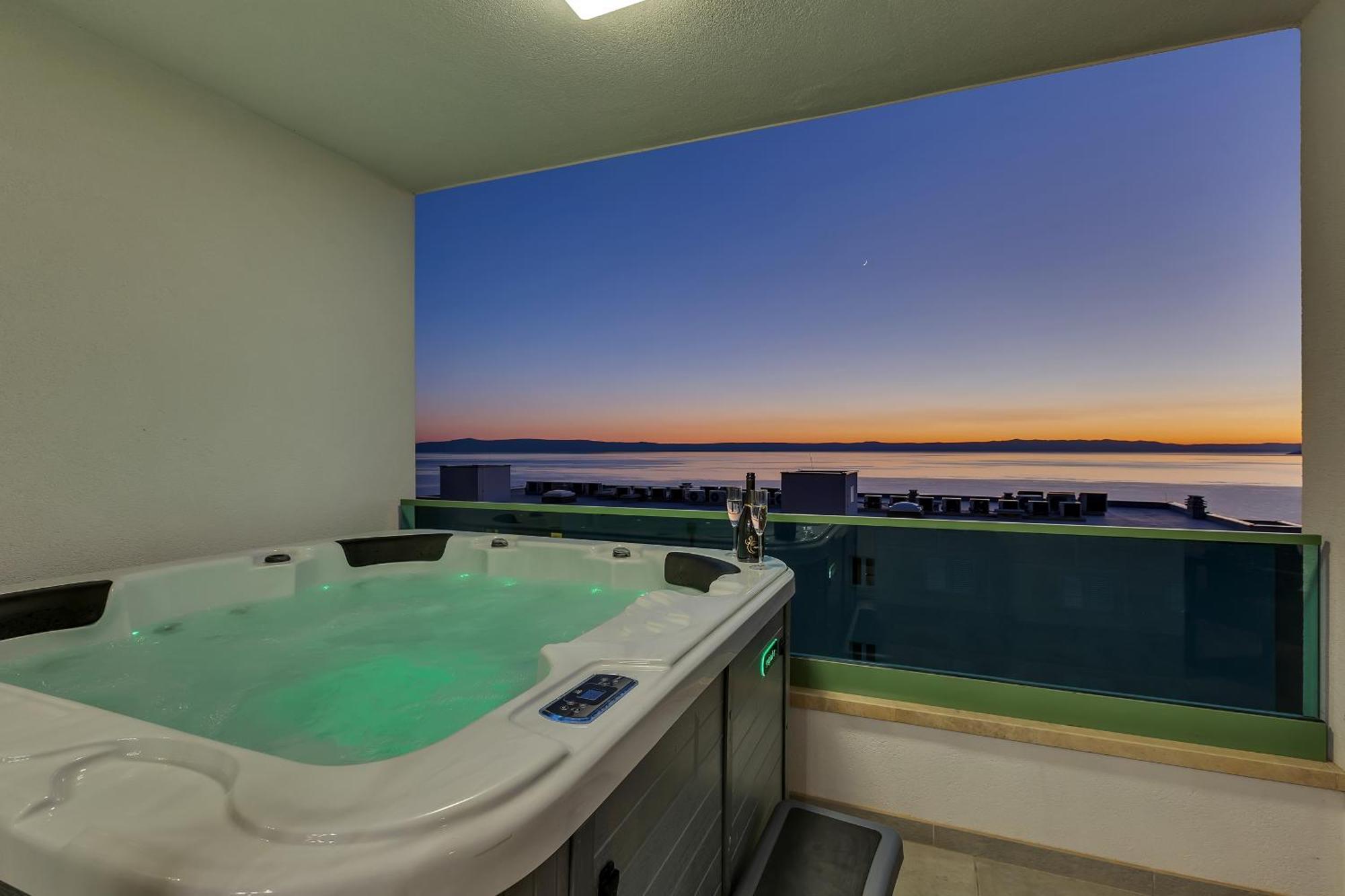 Ferienwohnung Exclusive Penthouse Big Blue With Private Jacuzzi Makarska Exterior foto