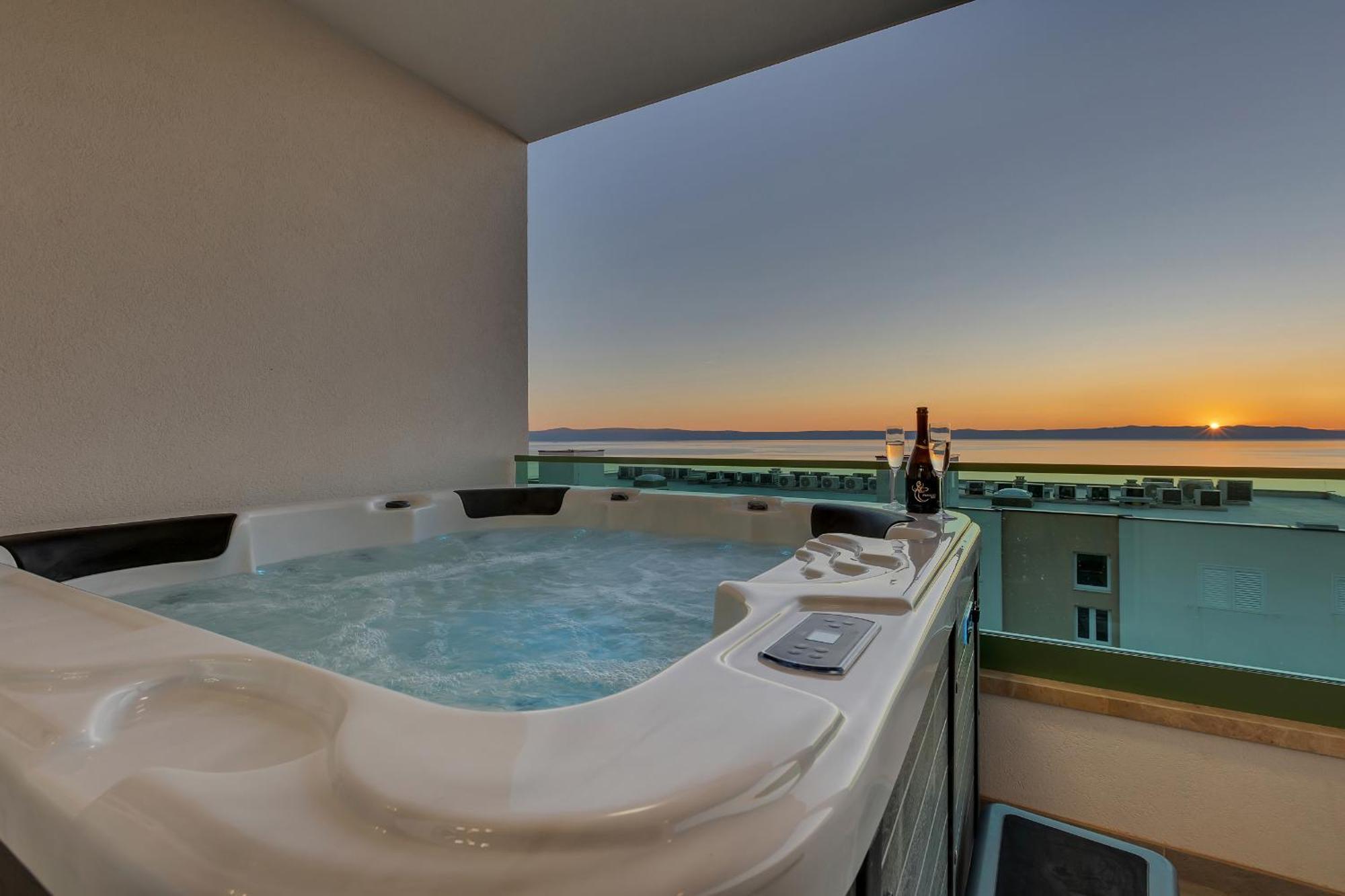 Ferienwohnung Exclusive Penthouse Big Blue With Private Jacuzzi Makarska Exterior foto