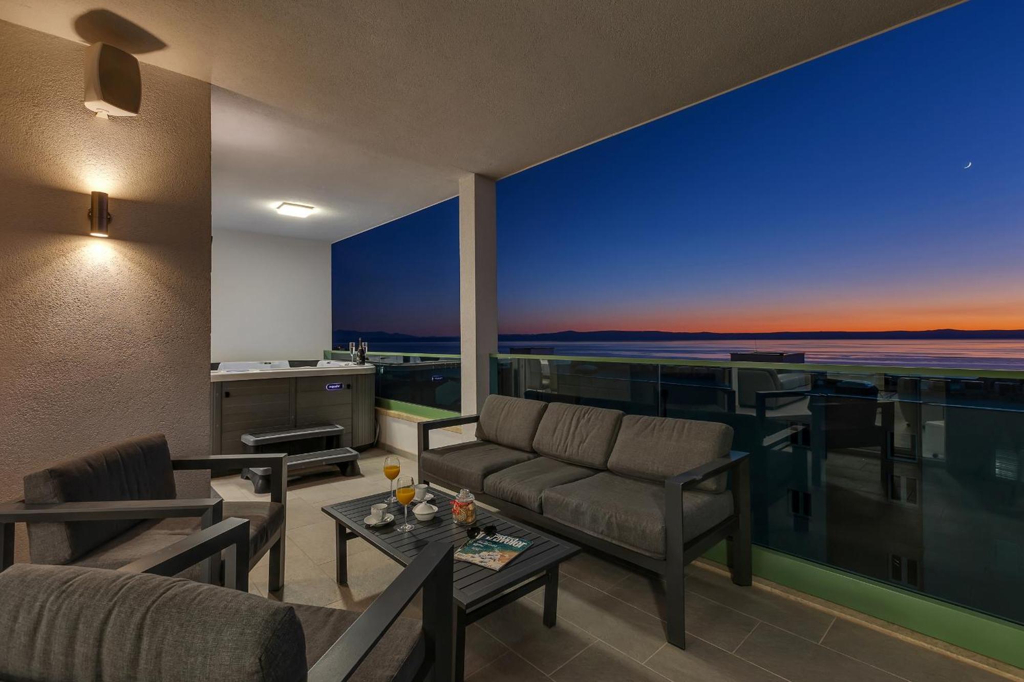 Ferienwohnung Exclusive Penthouse Big Blue With Private Jacuzzi Makarska Exterior foto