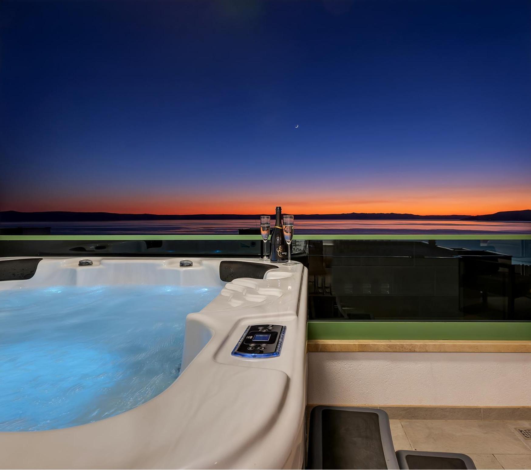 Ferienwohnung Exclusive Penthouse Big Blue With Private Jacuzzi Makarska Exterior foto