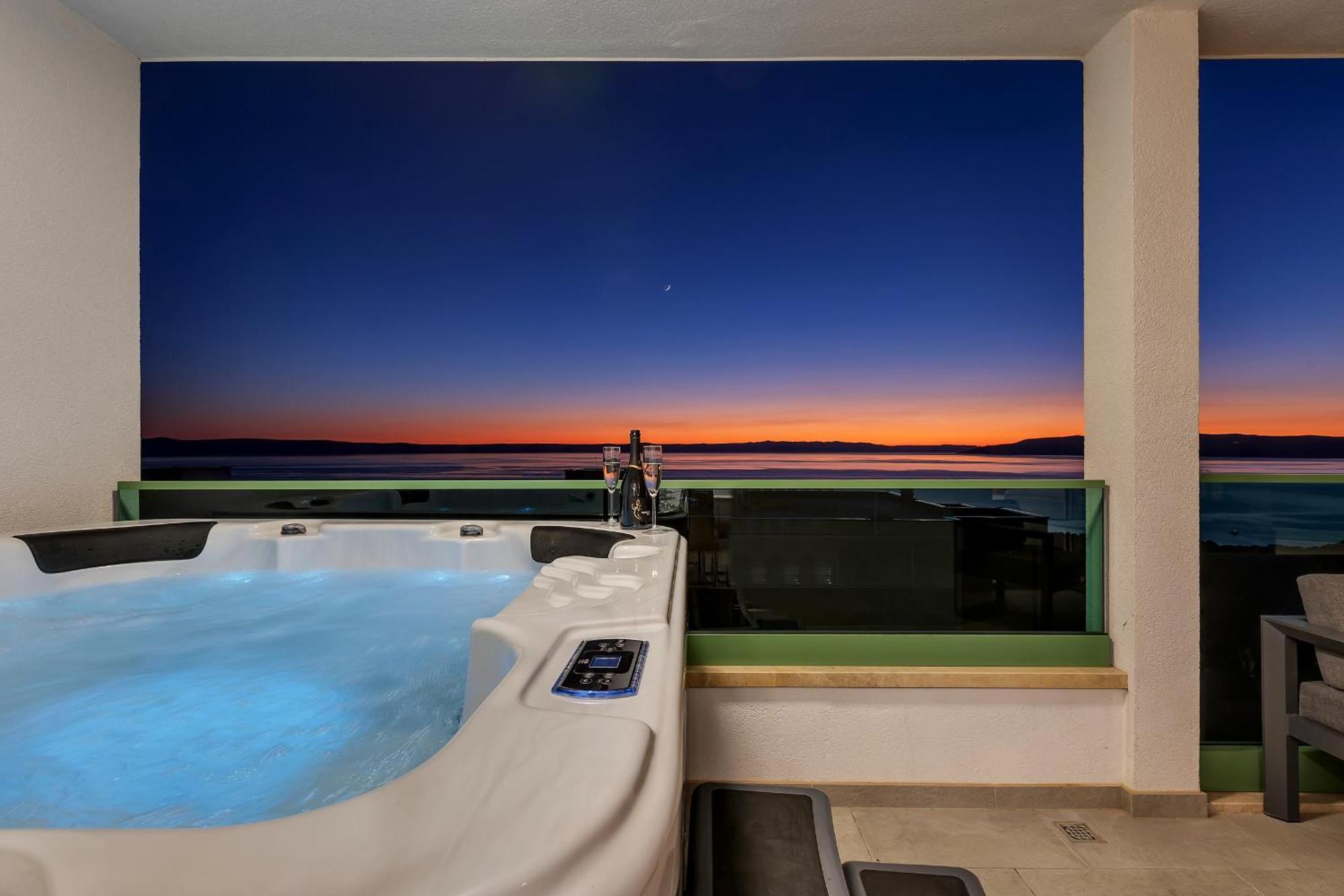 Ferienwohnung Exclusive Penthouse Big Blue With Private Jacuzzi Makarska Exterior foto