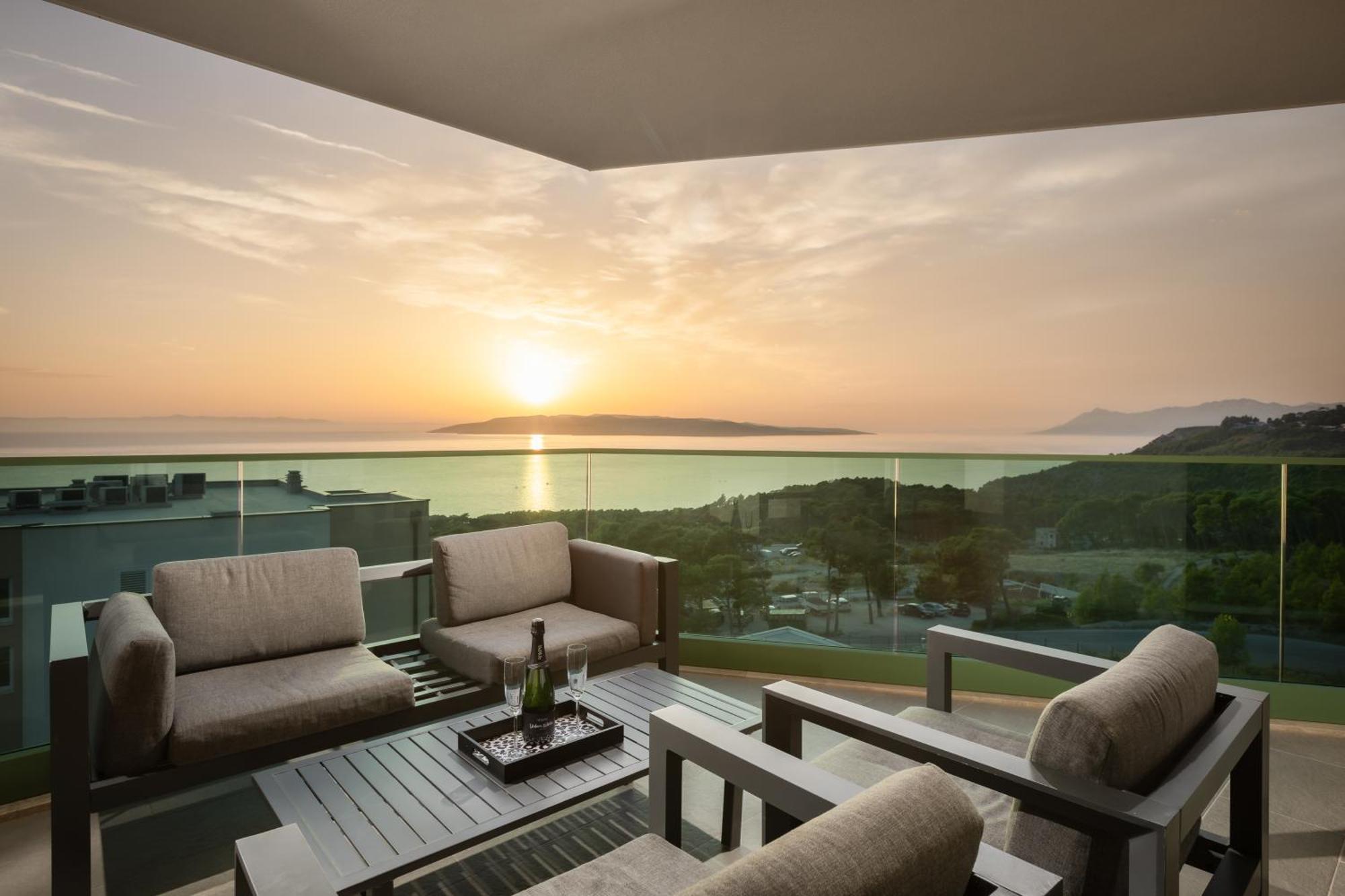 Ferienwohnung Exclusive Penthouse Big Blue With Private Jacuzzi Makarska Exterior foto
